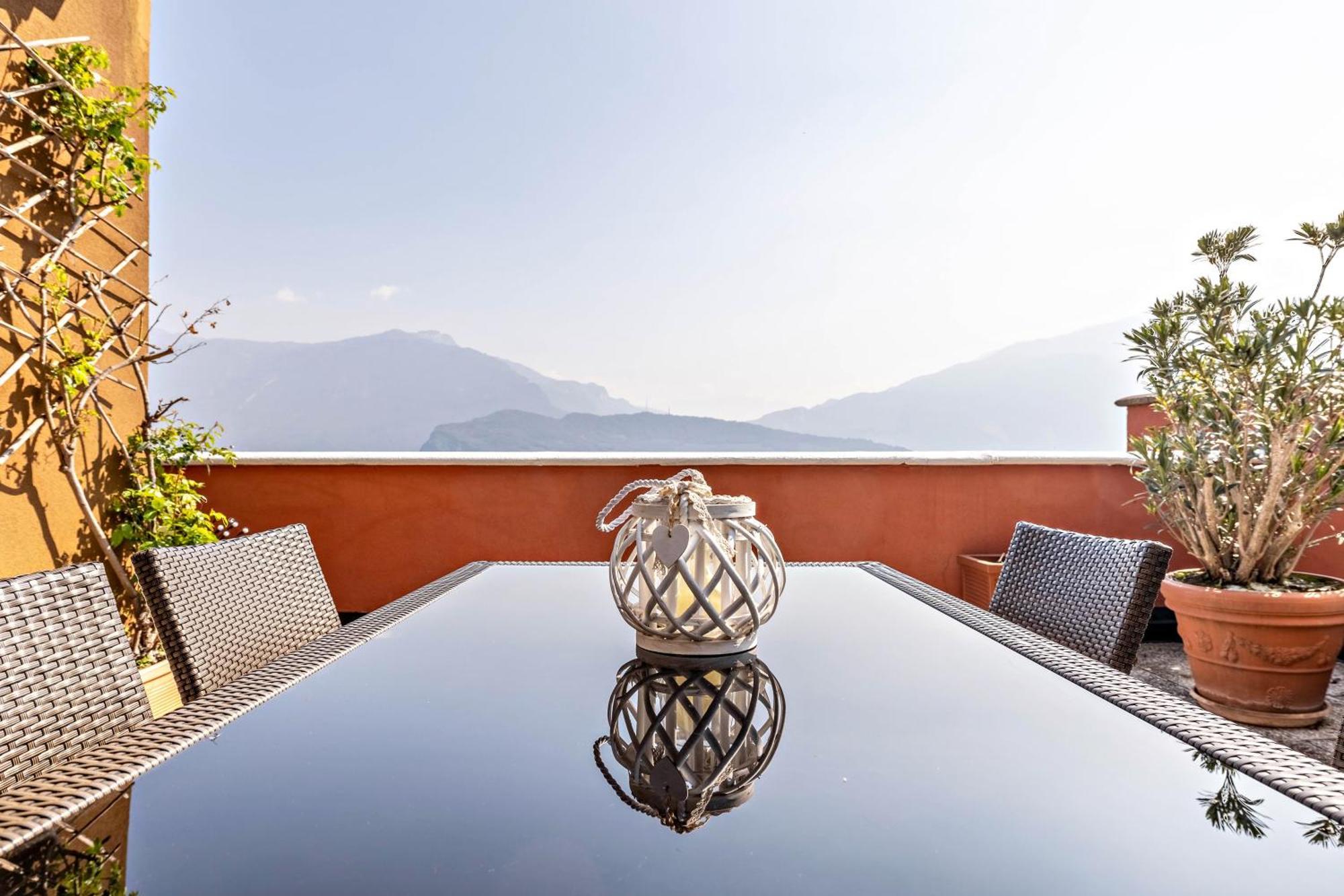 Casa Sara With Swimming Pool Leilighet Riva del Garda Eksteriør bilde