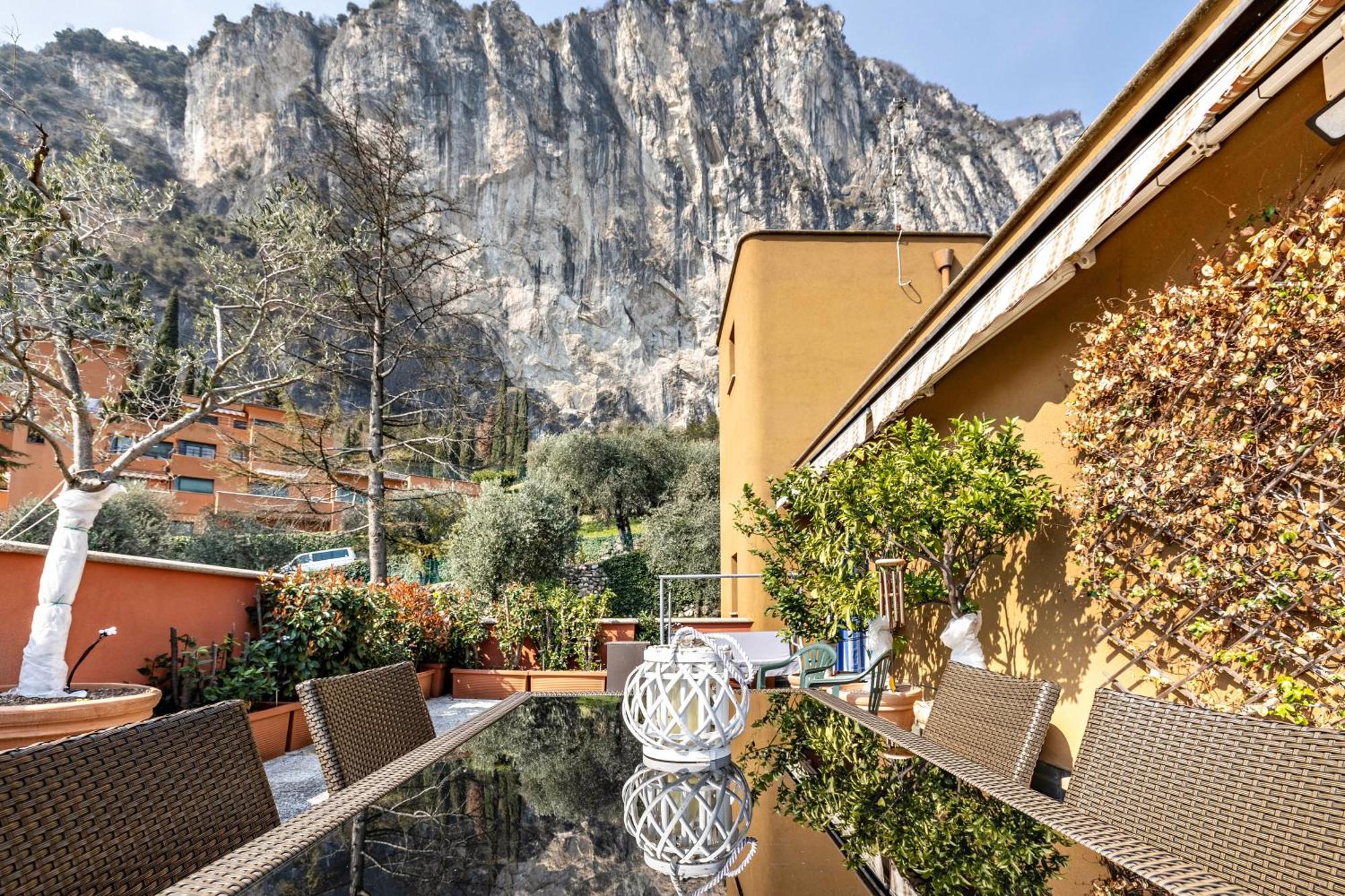 Casa Sara With Swimming Pool Leilighet Riva del Garda Eksteriør bilde